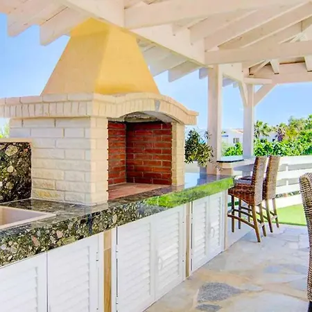 Sea Breeze Hideaway Villa *