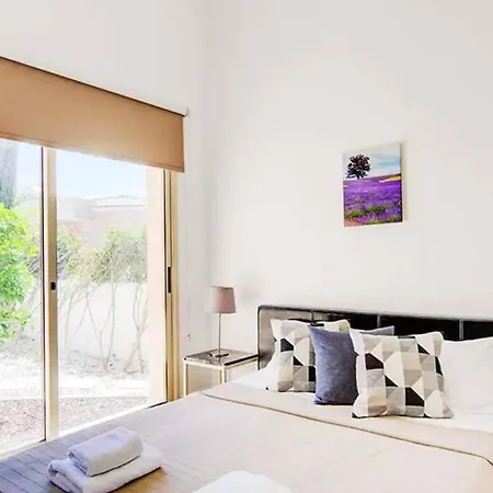 Sea Breeze Hideaway Villa Lací